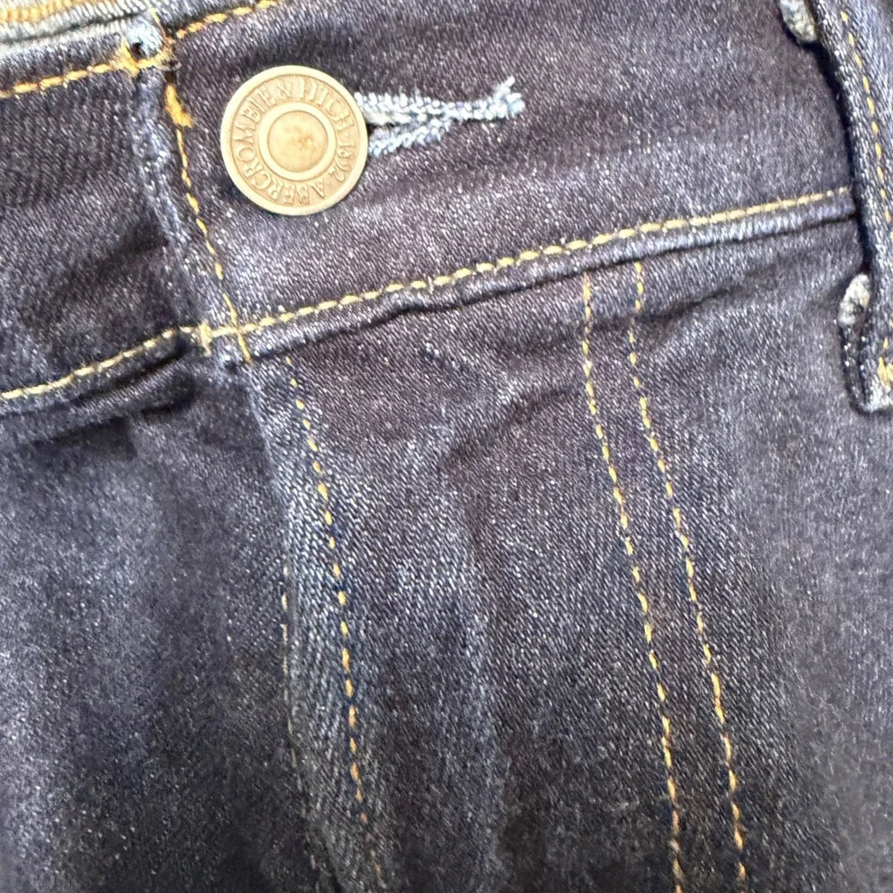 Abercrombie & Fitch classic dark